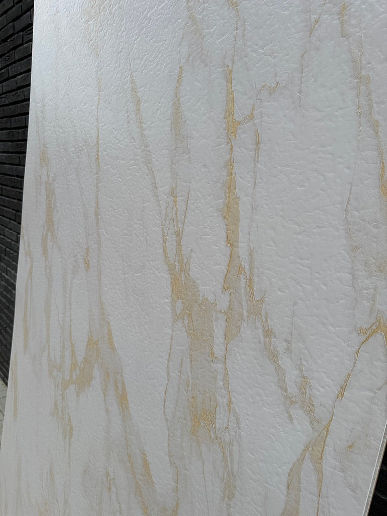 Oppervlak van paneel Golden Rain vanuit een hoek getoond